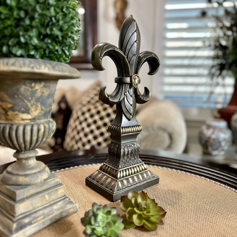 Fleur de Lis Finial Sculpture - Picture 6 of 12